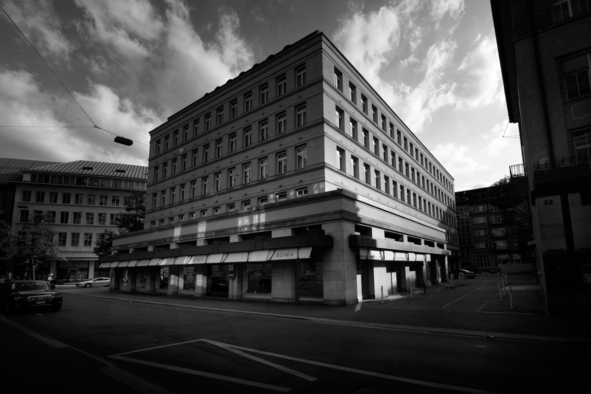 der moloch banken & finanzindustrie ist ein menhir