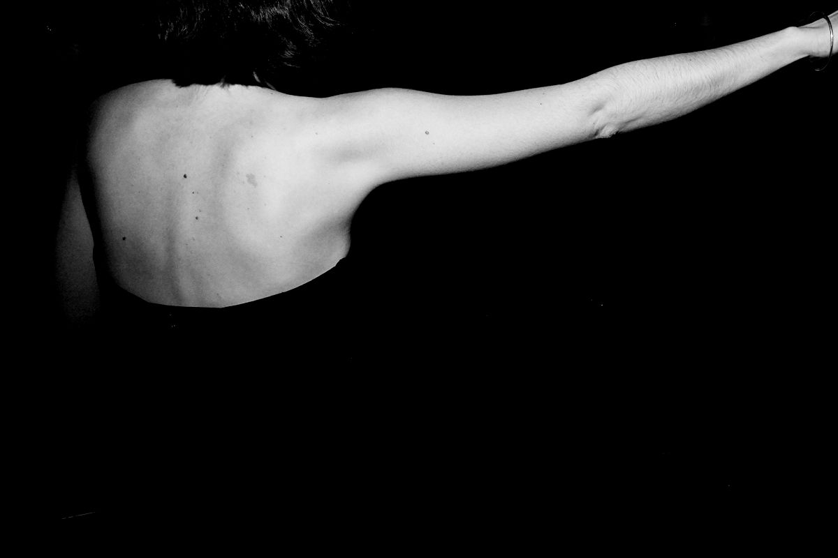 rückenansicht mit arm