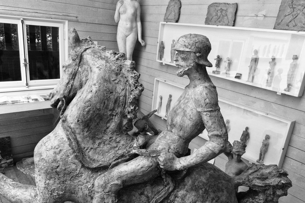 im atelier: gips skulptur für das denkmal hans waldmann von herman haller 